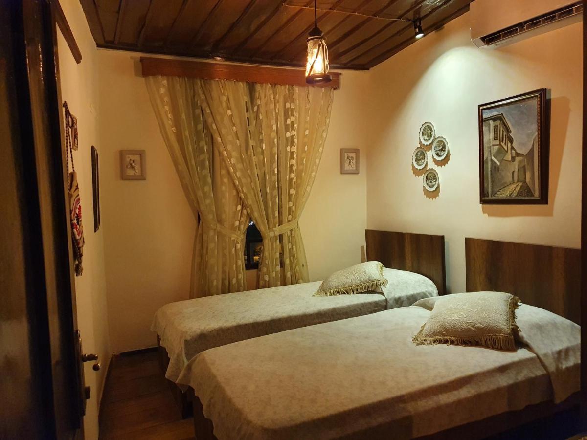 Restaurant & Guest House Semani 培拉特 外观 照片