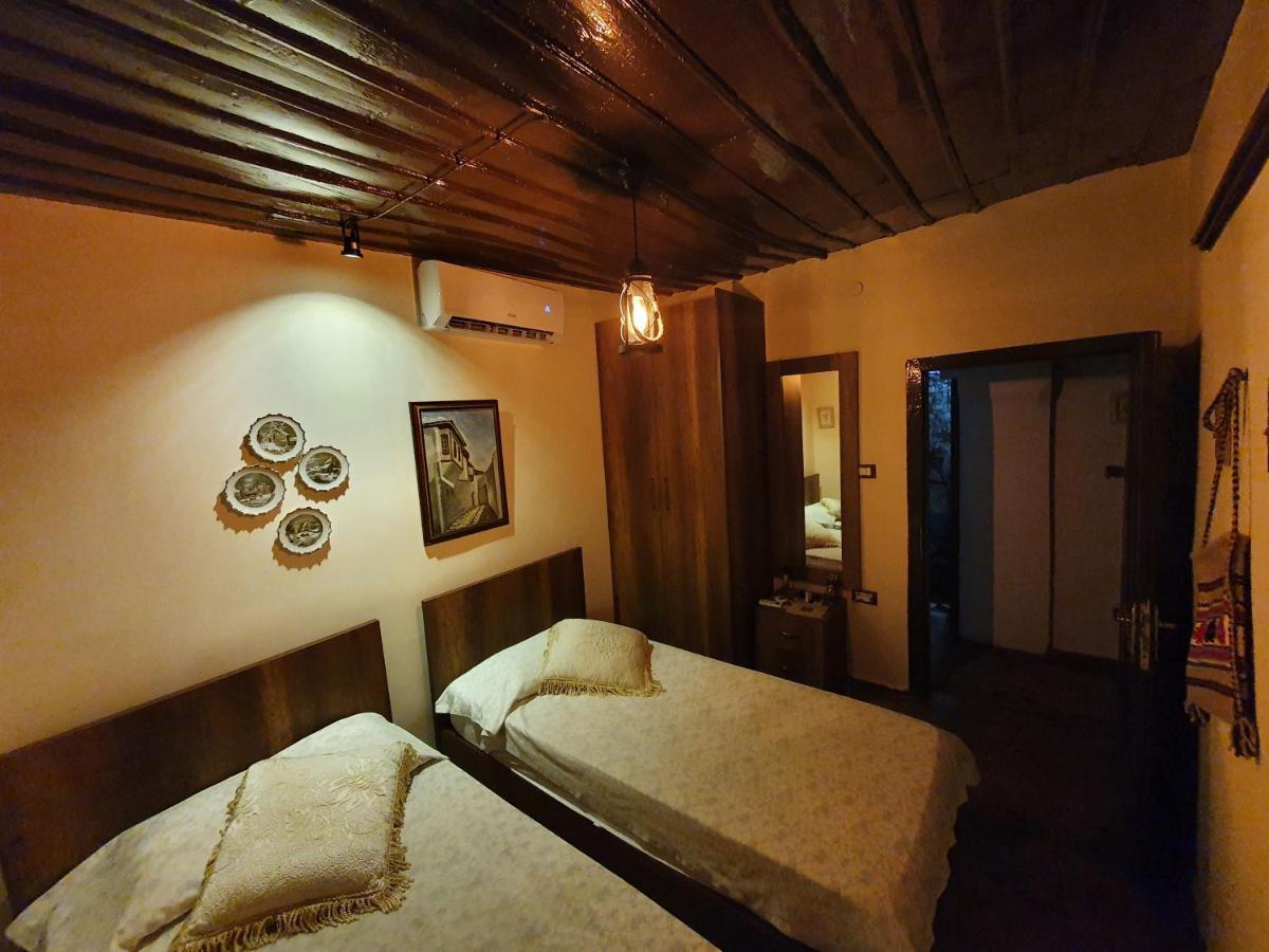 Restaurant & Guest House Semani 培拉特 外观 照片