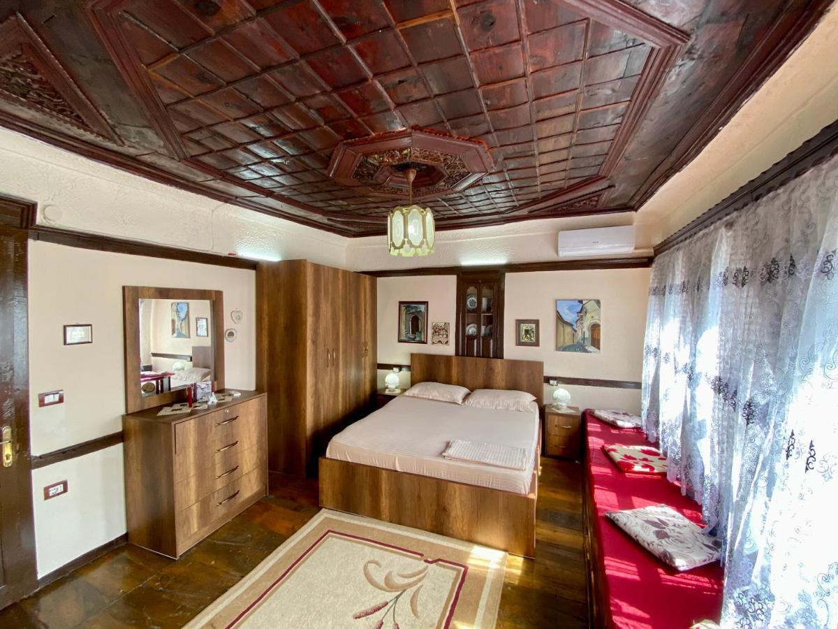 Restaurant & Guest House Semani 培拉特 外观 照片