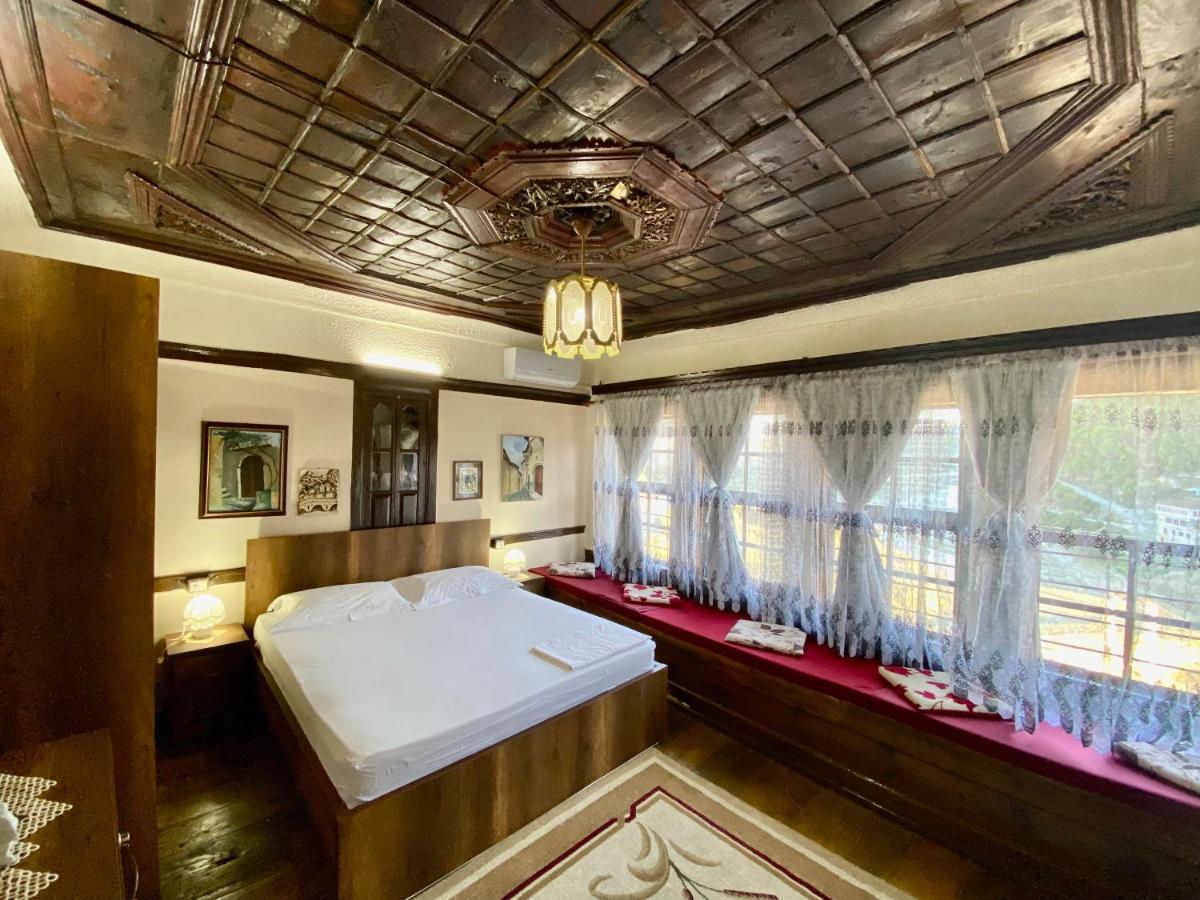 Restaurant & Guest House Semani 培拉特 外观 照片