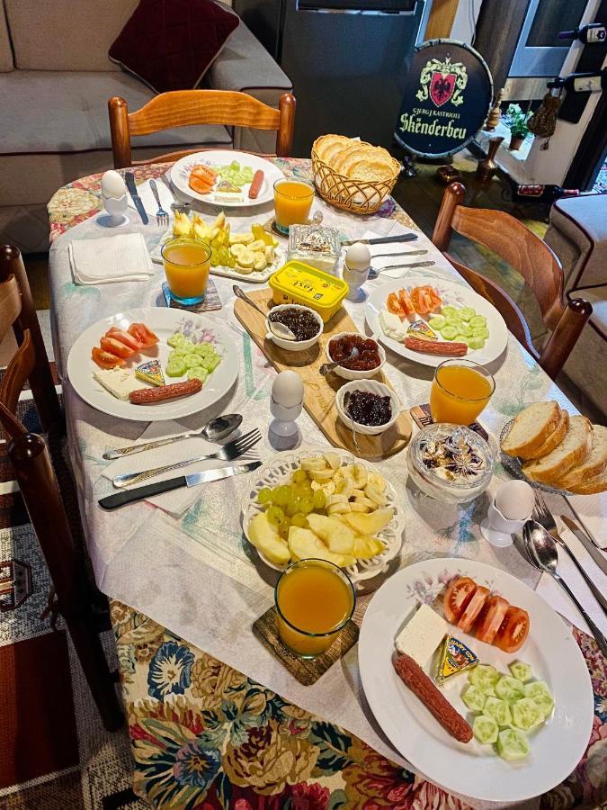 Restaurant & Guest House Semani 培拉特 外观 照片
