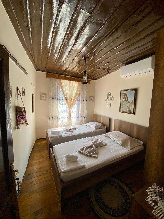 Restaurant & Guest House Semani 培拉特 外观 照片