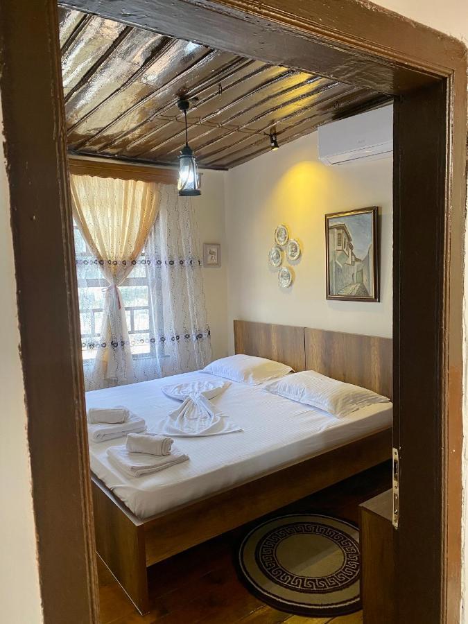 Restaurant & Guest House Semani 培拉特 外观 照片