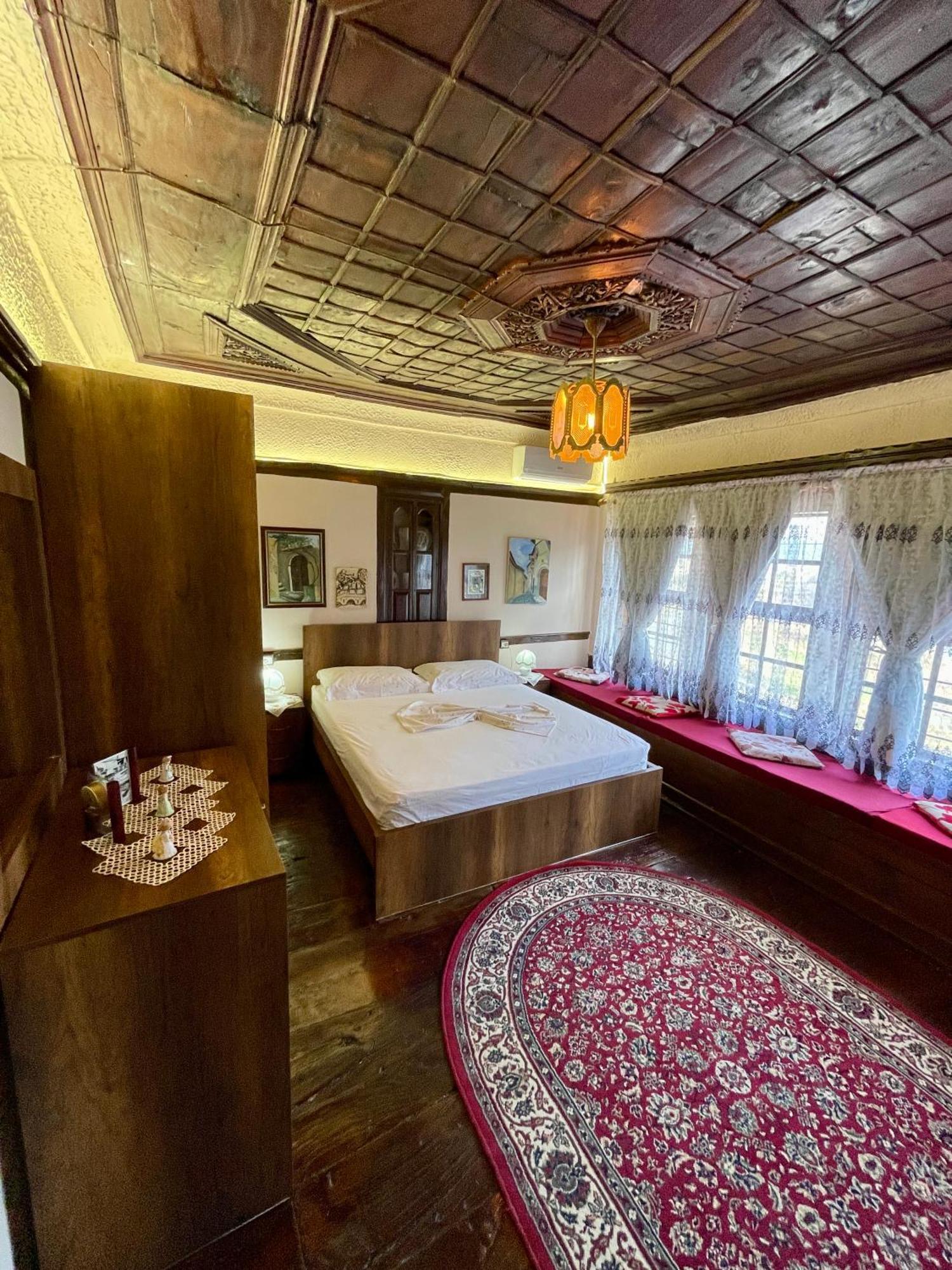 Restaurant & Guest House Semani 培拉特 外观 照片