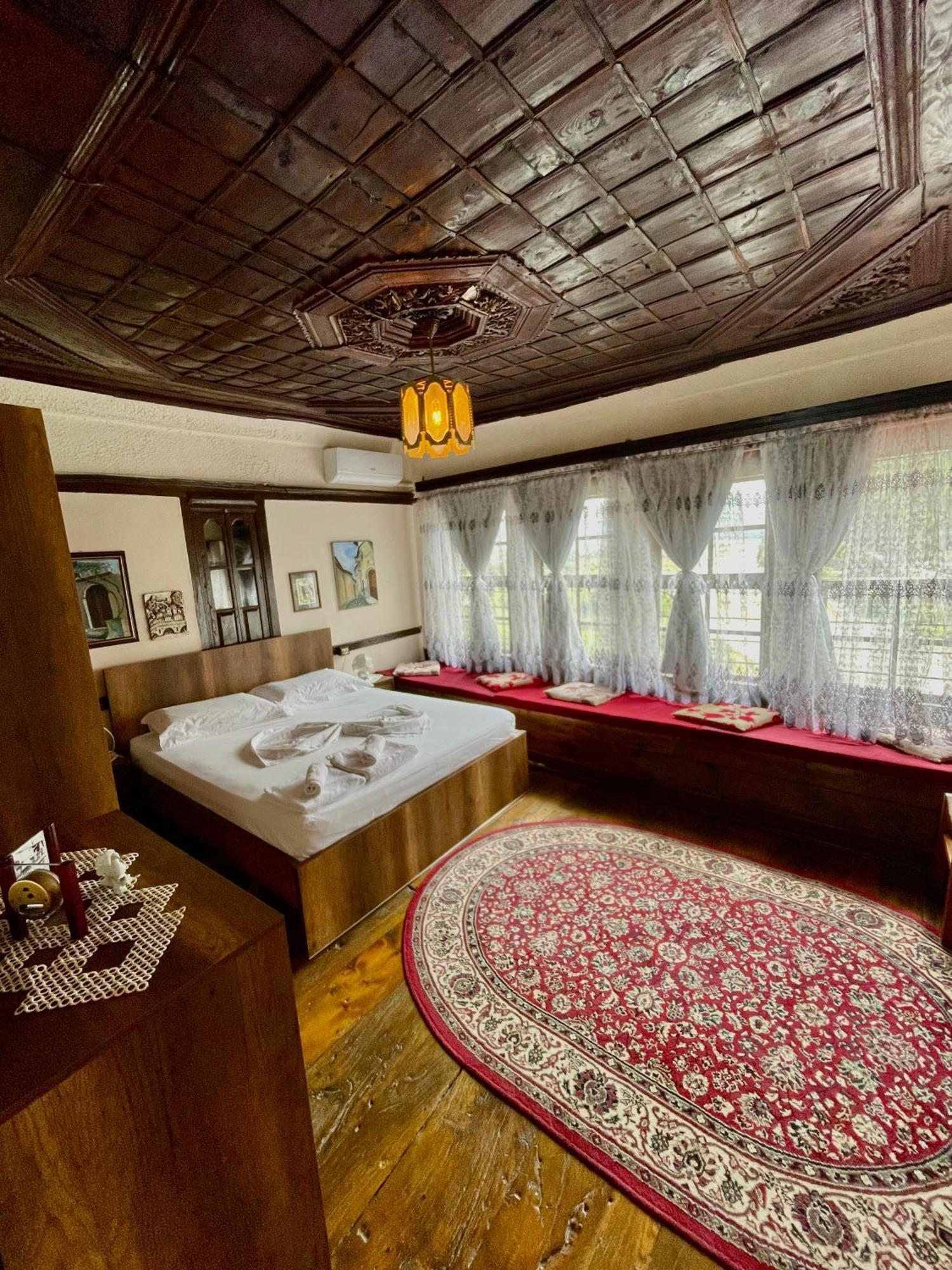 Restaurant & Guest House Semani 培拉特 外观 照片