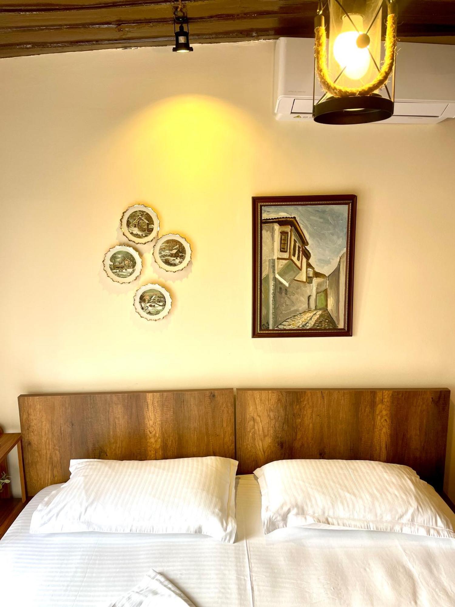 Restaurant & Guest House Semani 培拉特 外观 照片