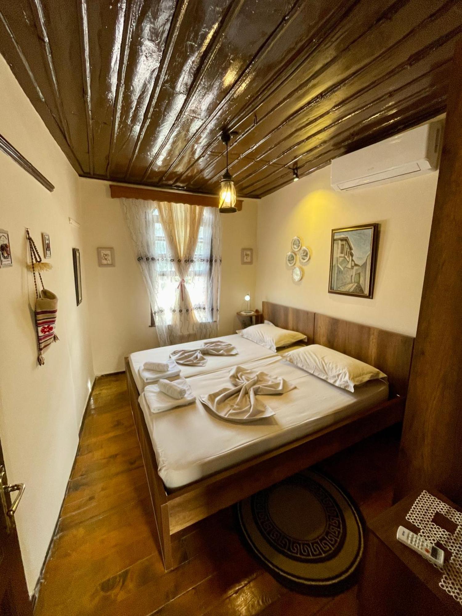 Restaurant & Guest House Semani 培拉特 外观 照片