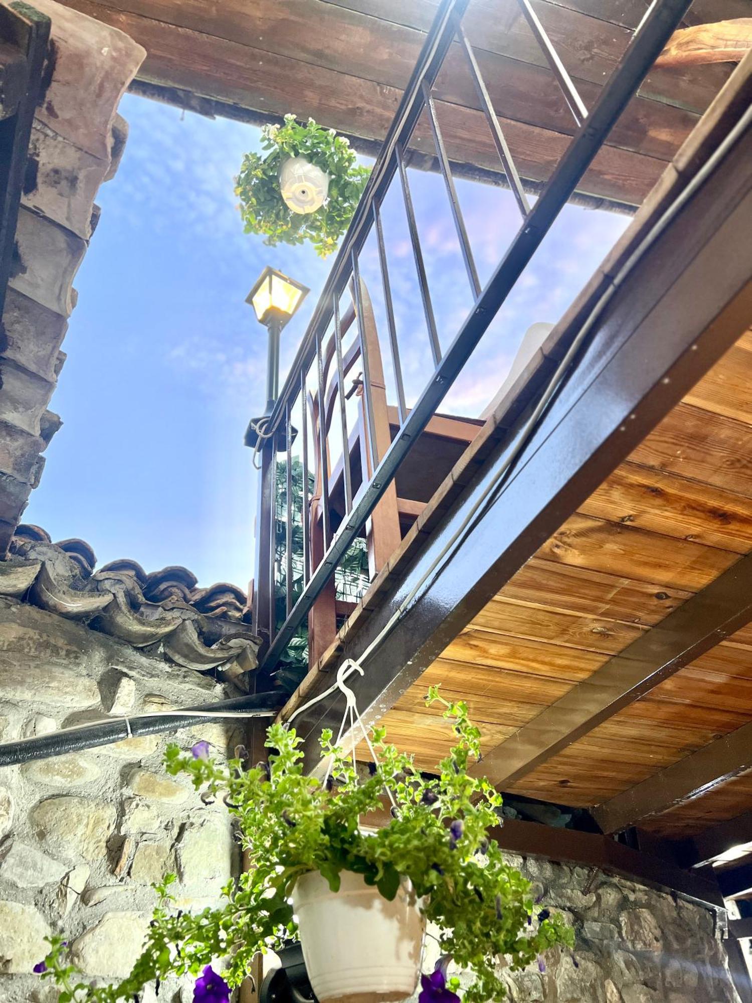 Restaurant & Guest House Semani 培拉特 外观 照片